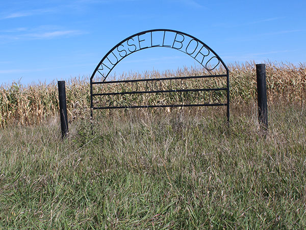 Mussellboro School commemorative monument