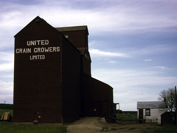 United Grain Growers grain elevator at Neelin
