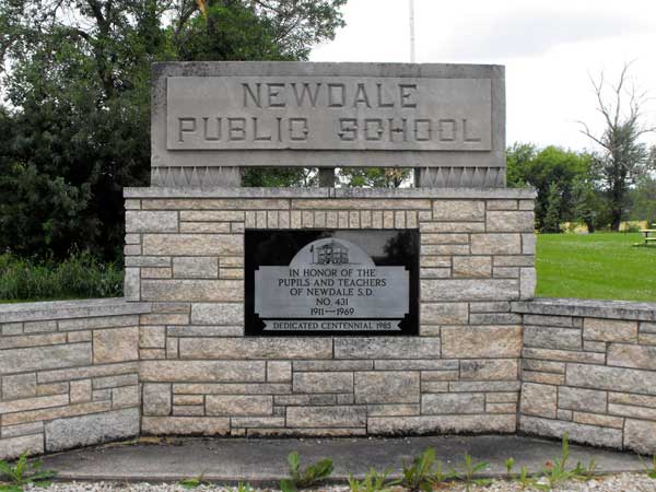 Newdale School commemorative monument
