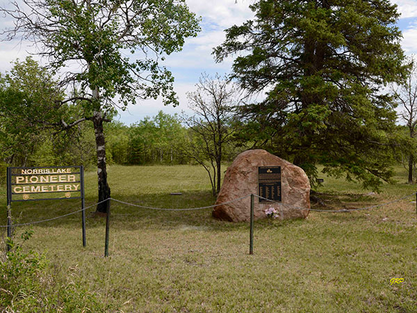 Norris Lake Pioneer Cemetery monument