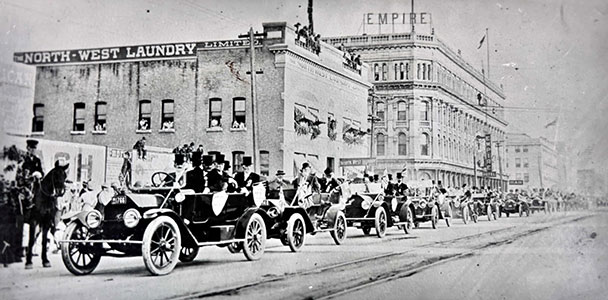 "A fashion parade" on Main Street with&nbsp;the North-West Laundry Building on the left and&nbsp;Empire Hotel in the background right