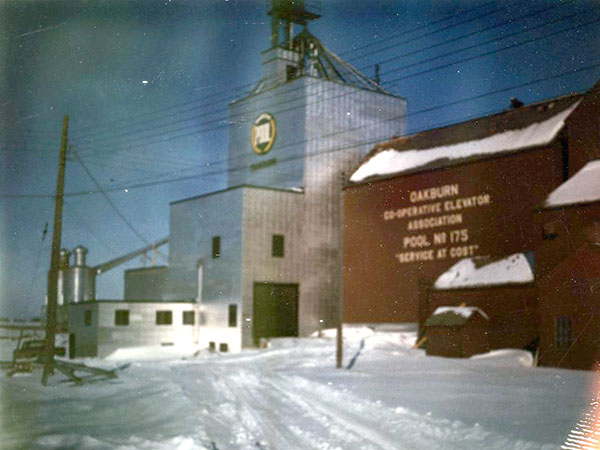 Manitoba Pool grain elevator at Oakburn