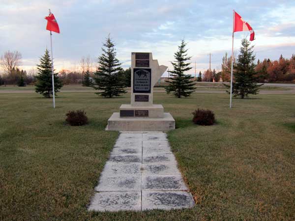 Oakburn pioneers commemorative monument