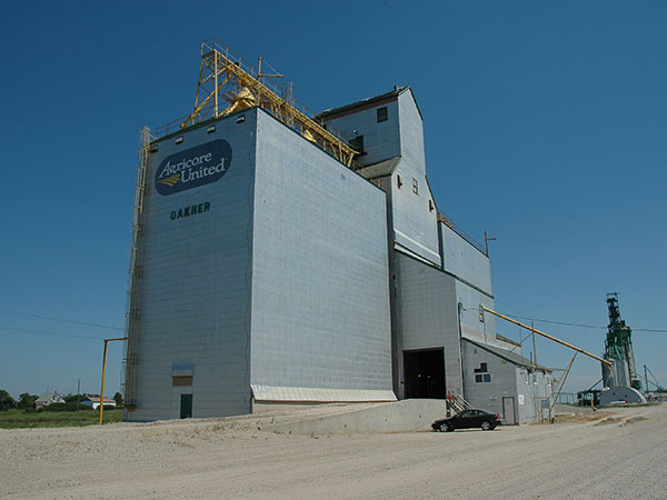Manitoba Pool Grain Elevator at Oakner