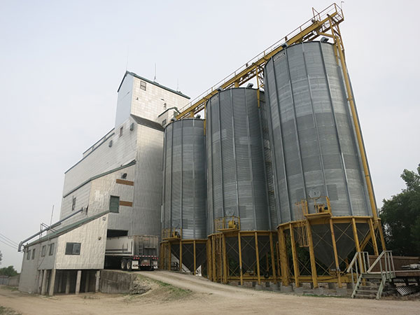 Former Manitoba Pool grain elevator at Oakville