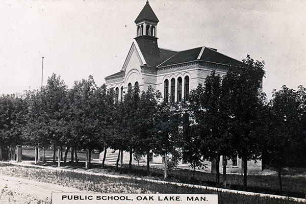 Postcard view of Oakwood School, after completion of the eastern half of the building