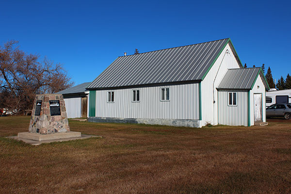 Oberon memorial monument and community hall