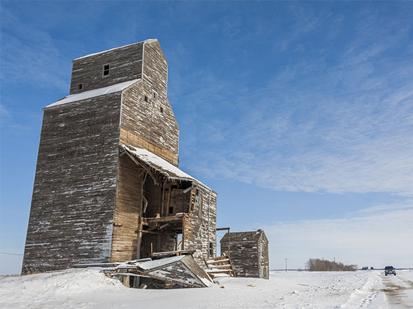 Former Manitoba Pool grain elevator at Oberon