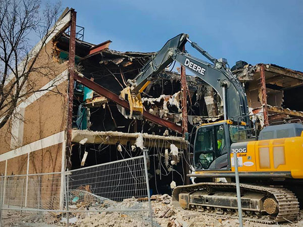 Osborne Village Motor Inn under demolition