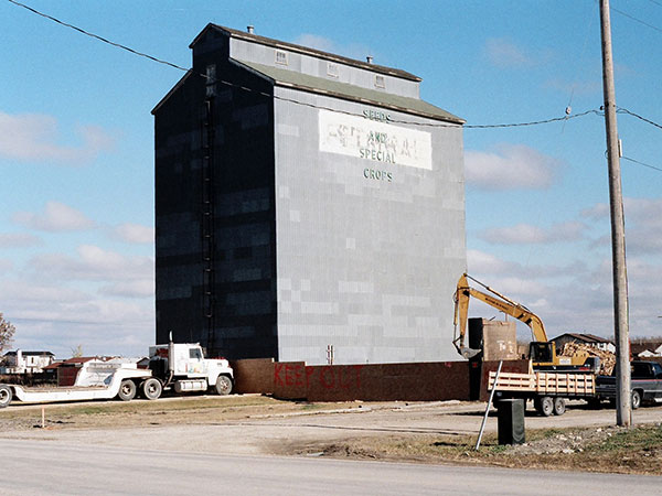 Searle grain elevator at Pacific Junction