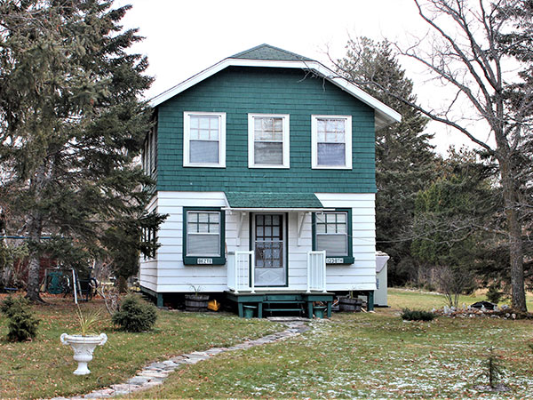 Former staff residence of the Pinehurst Inn at N50.70000 W96.55331