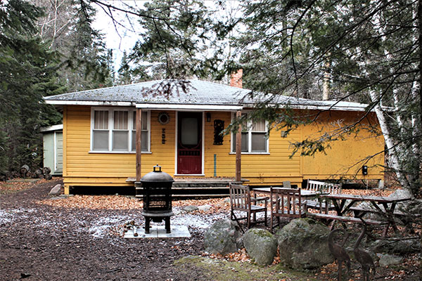 Former rental cabin of the Pinehurst Inn at N50.70167 W96.55465