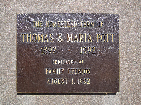 Plaque on Pott family commemorative monument
