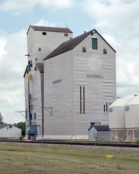 Manitoba Pool grain elevator at Rathwell