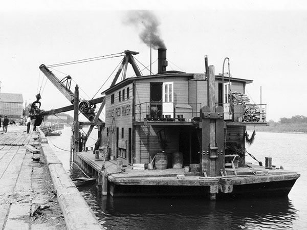 Dredge "Red River" at the wharf in Selkirk