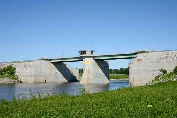 Inlet Control Structure on the Red River