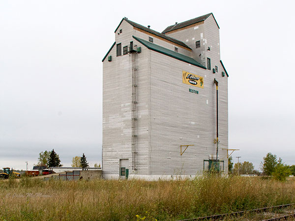 Former Manitoba Pool grain elevator at Reston