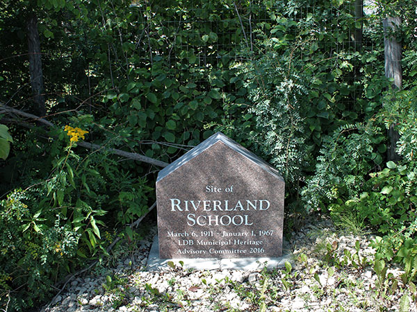 Riverland School commemorative monument