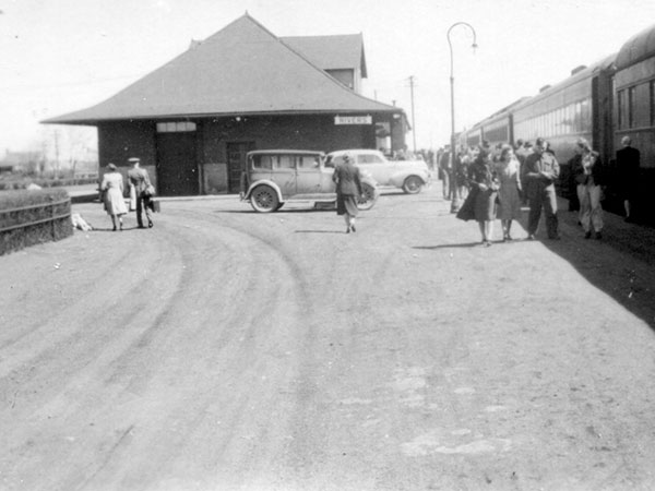 Canadian National Railway station at Rivers during the Second World War