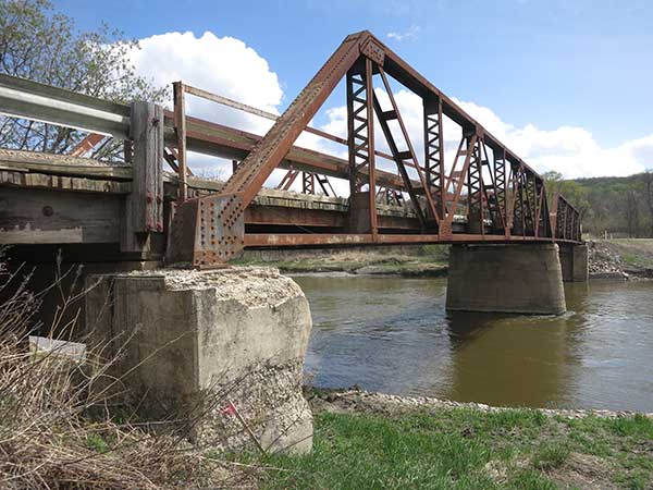 Steel pony truss bridge #1321 over the Souris River