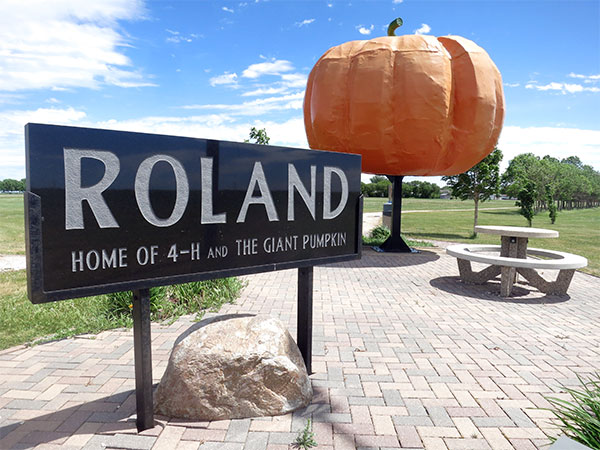 Roland pumpkin monument