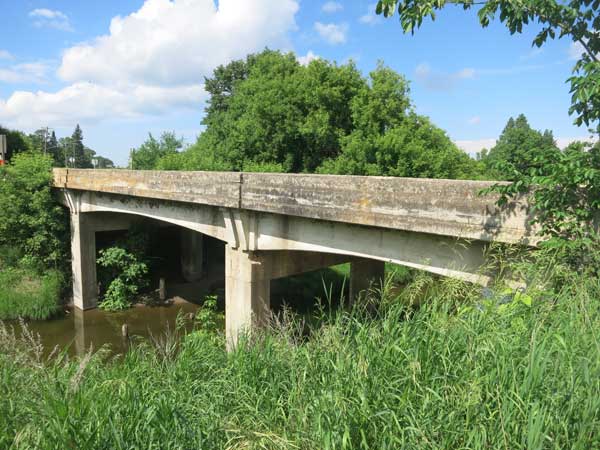 Concrete beam bridge no. 1000 over Roseisle Creek