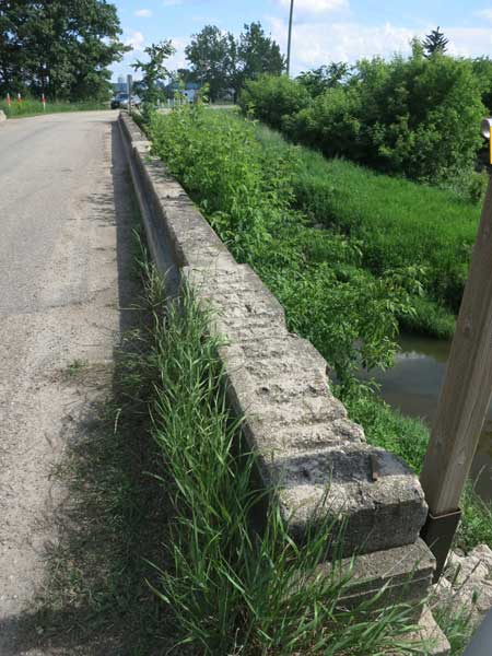 Concrete beam bridge no. 1000 over Roseisle Creek