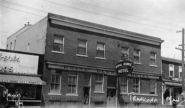 Postcard view of Royal George Hotel