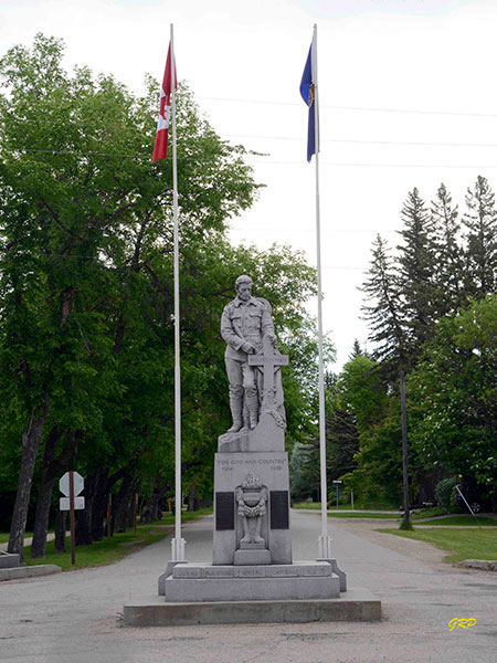 Russell War Memorial with Knox United Church in the background