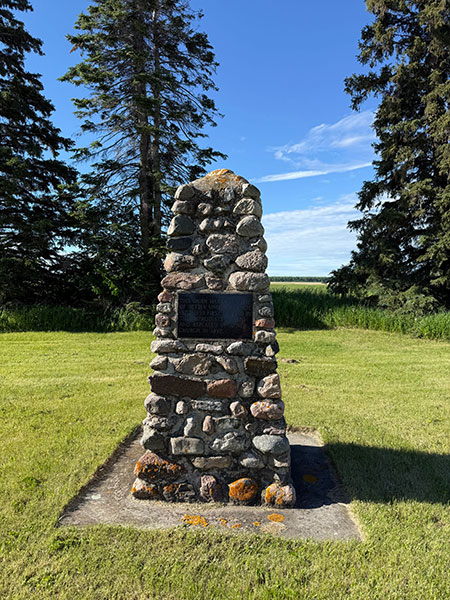 Fieldstone monument in Setter&rsquo;s Cemetery