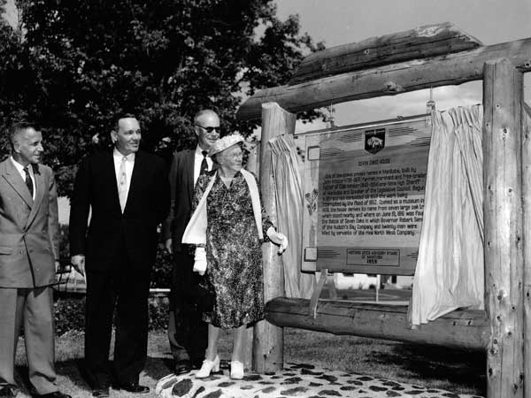 Unveiling historic marker at Seven Oaks House