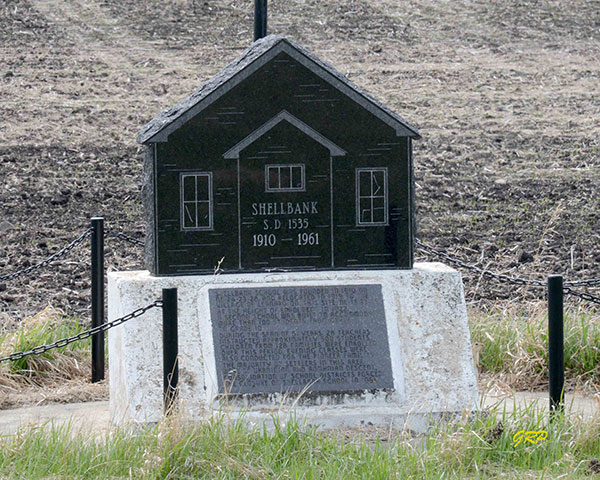 Shellbank School commemorative monument