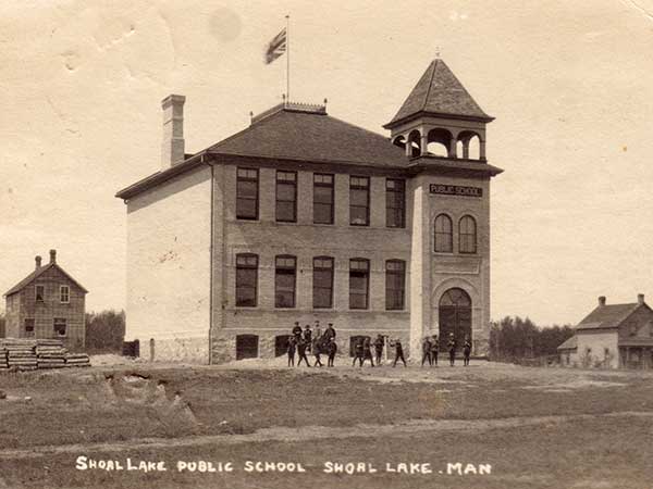 Postcard view of Shoal Lake School