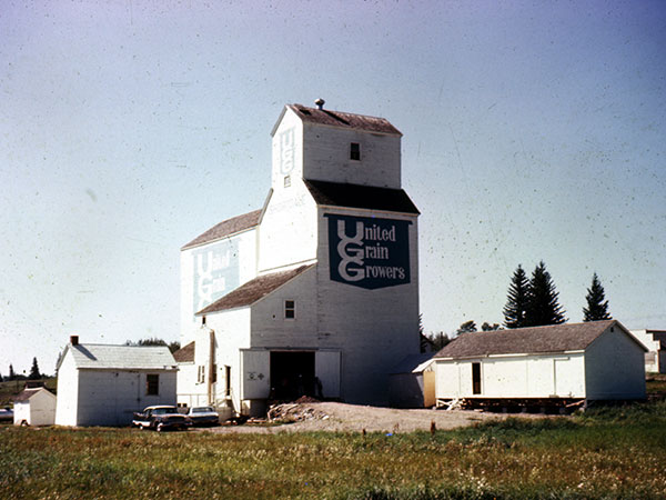United Grain Growers grain elevator at Shortdale