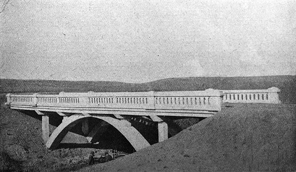 Concrete arch bridge no. 183 over Oak River
