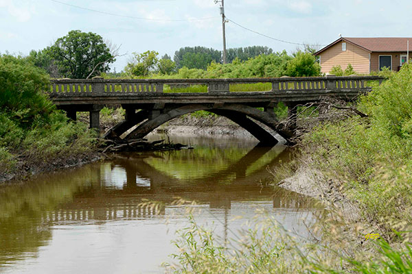 Concrete arch bridge no. 183 over Oak River