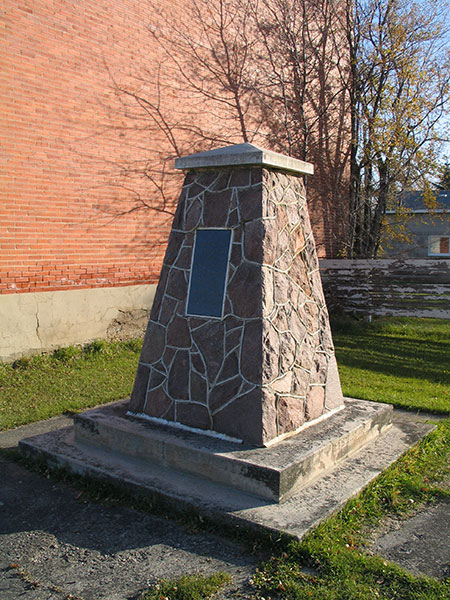 Sperling War Memorial beside the Sperling Legion Hall