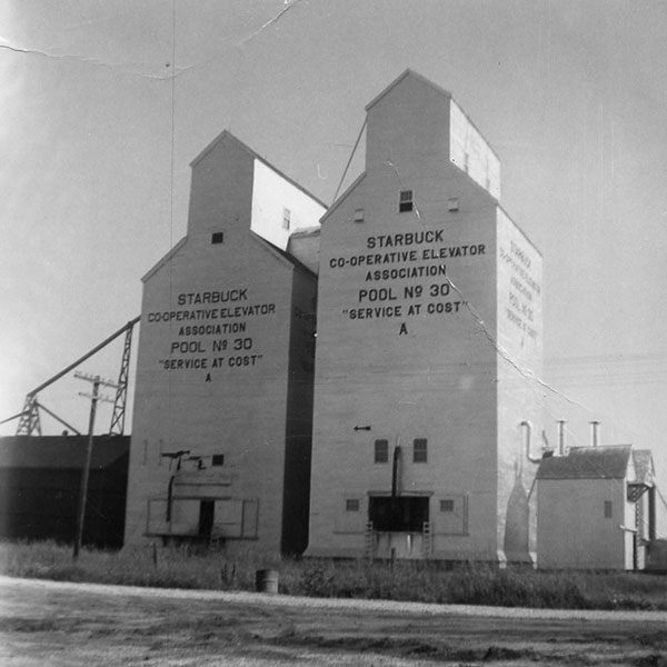 Manitoba Pool grain elevators at Starbuck