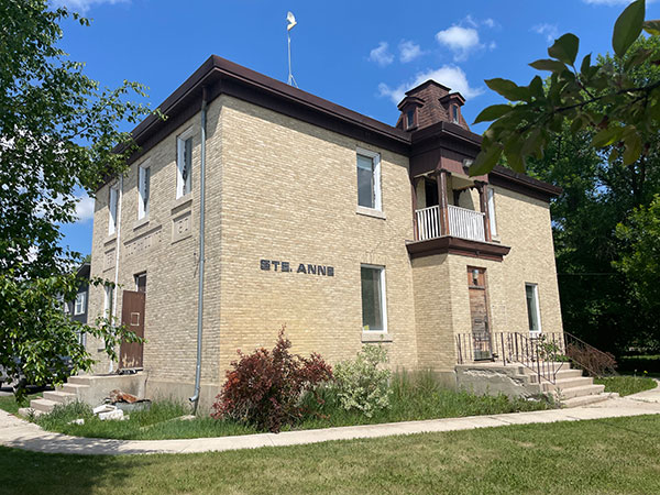 Ste. Anne Courthouse and Municipal Building