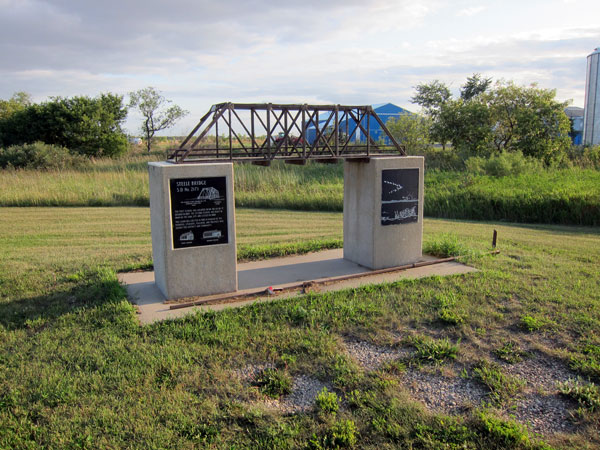 Steel Bridge School commemorative monument