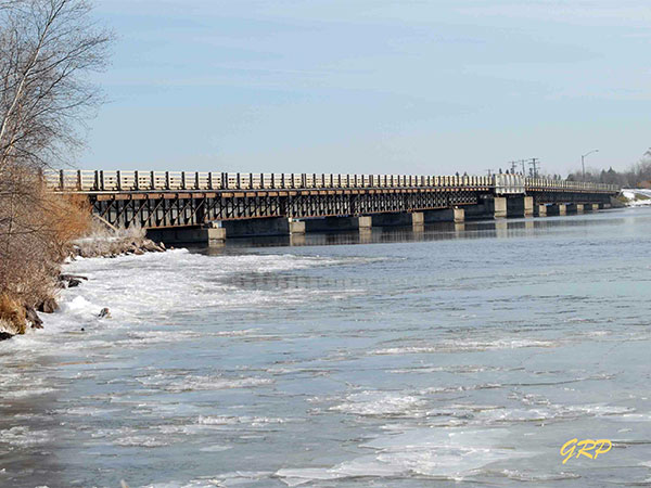 Steel beam bridge over the Winnipeg River at Lac du Bonnet