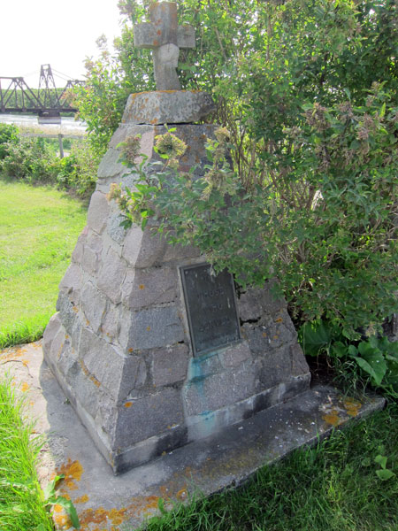 Fairford military monument
