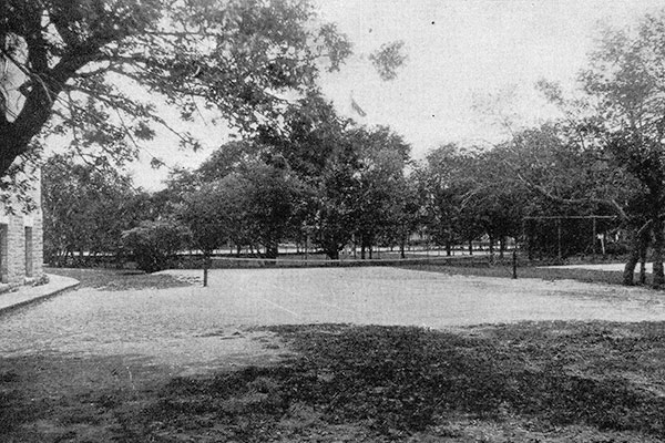 Tennis court at St. John&rsquo;s College