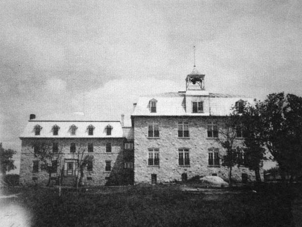 St. Laurent Elementary as viewed from the southeast
