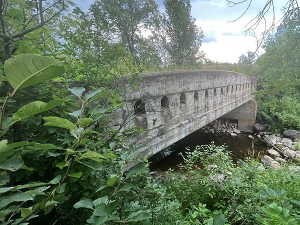 Concrete beam bridge over Sulphur Spring Creek