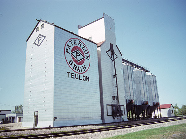 Paterson grain elevator at Teulon