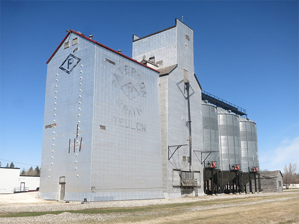 Paterson grain elevator at Teulon