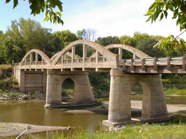 Concrete bowstring arch bridge #412 on the Souris River
