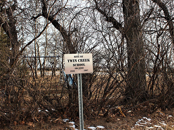 Twin Creek School commemorative sign