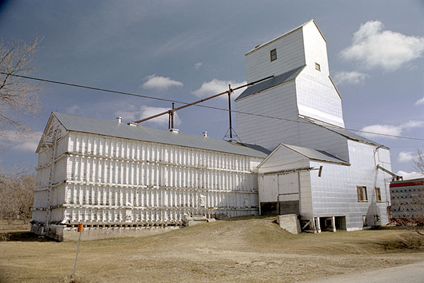 Former Manitoba Pool grain elevator and annex at Tyndall